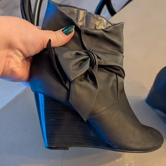 Boots - Picture 3 of 4